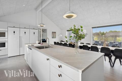 Välinrett kök i lyxstuga nr 824 i Østjylland.