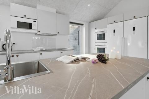 Köket i lyxstuga nr 824 är generöst inrett.