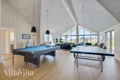 Lyxstuga 830 för 26 personer har ett stort aktivitetsrum med bl.a. biljard och dart