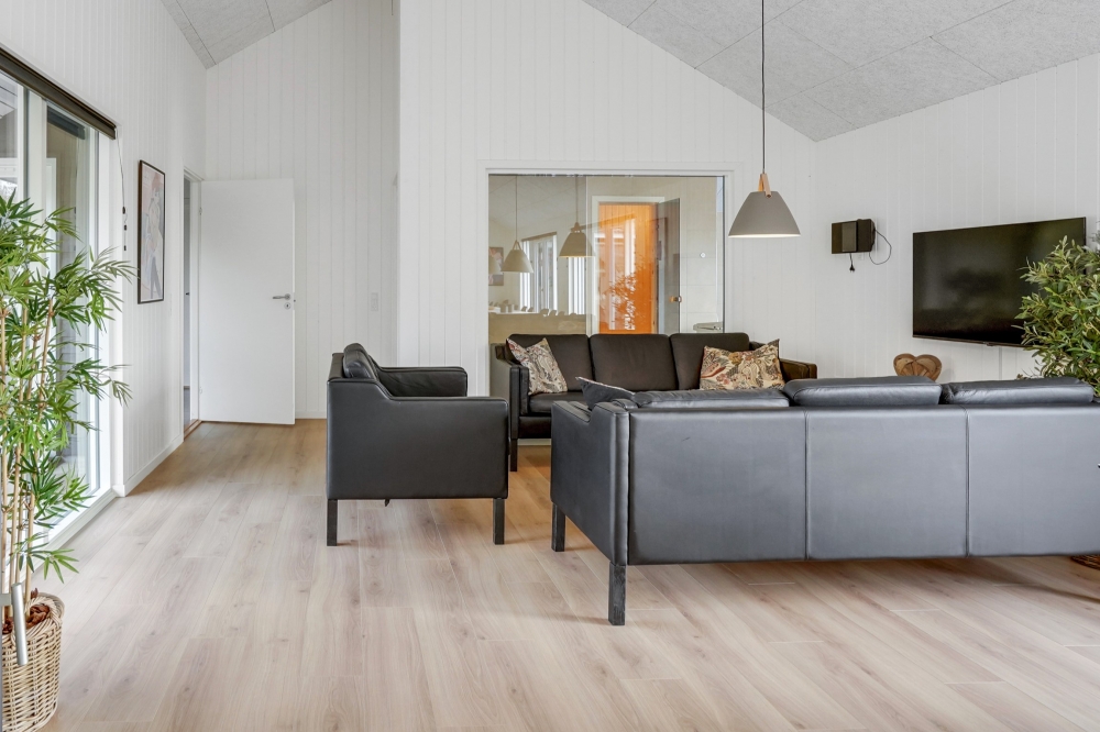 När ni besöker lyxhus nr 815 kan ni mysa tillsammans i sofforna.