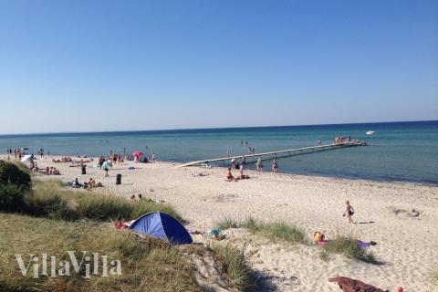 Stranden i närheten av lyxhus 815.