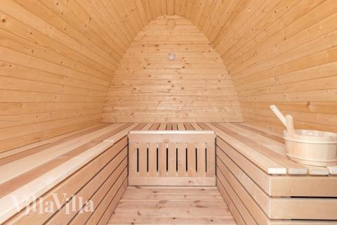 Lyxstuga nr 649 är bland annat utrustad med en härlig bastu.