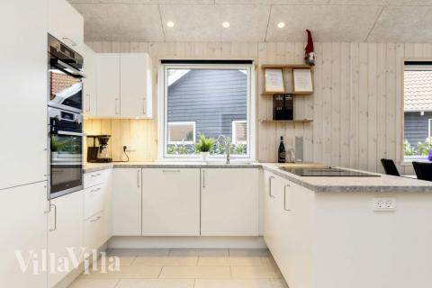 Köket i lyxstuga nr 650 är generöst inrett.