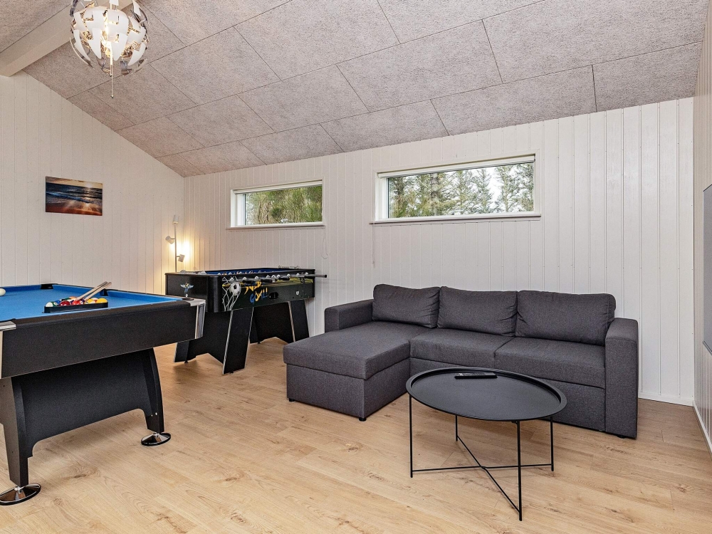 Aktivitetsrum i lyxstuga nr 651 med 5 sovrum och plats för 10 personer.