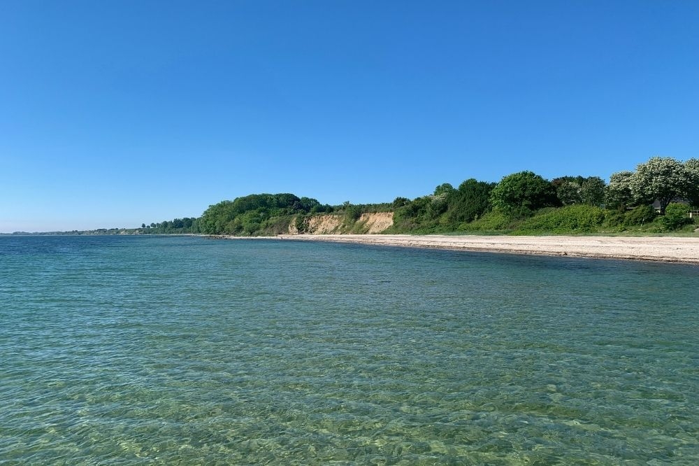 Stranden i närheten av lyxhus 657.