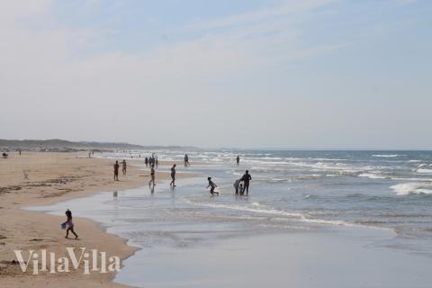 Stranden i närheten av lyxhus 658.