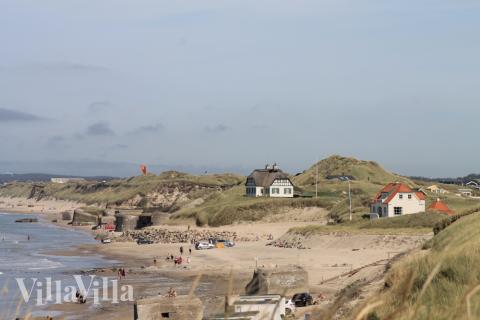 Den vackra stranden i närheten av lyxhus 658 vid Nordjylland.