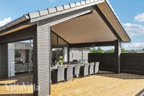 Stor terrass i lyxstuga nr 661 i Lolland/Falster/Møn.