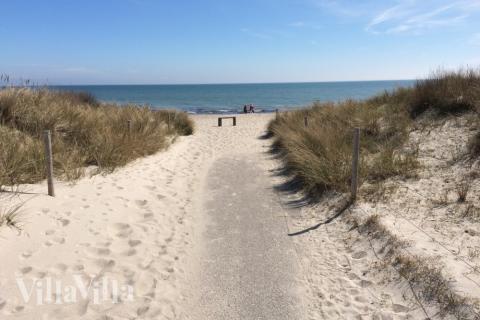 Stranden i närheten av lyxhus 661.
