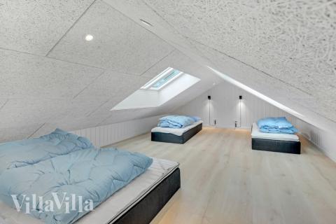 Några av de 26 sovplatserna finns på loftet i lyxstuga nr 674