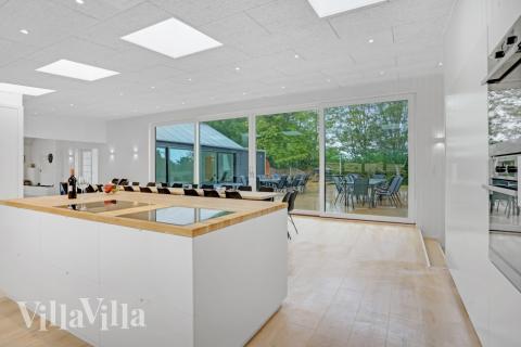 Köket i lyxstuga nr 674 är utrustat så att ni kan laga mat till 26 personer.