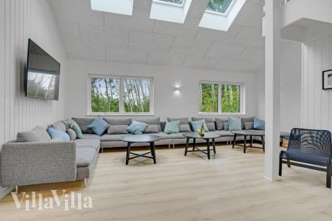 Soffhörnan i lyxstuga 674 i Nordsjälland.