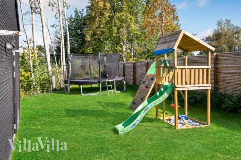 Förutom de många timmar som du kan tillbringa i stugans poolavdelning erbjuder lyxstuga 674 även många utomhusaktiviteter