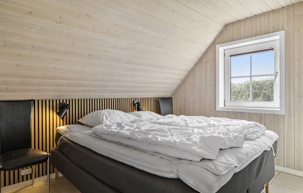 Ett av de 5 utmärkta sovrummen i lyxstuga nr 675 i Vestjylland.