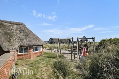 Den tjusiga sommarstugan nr 675 med gott om plats för upp till 15 personer