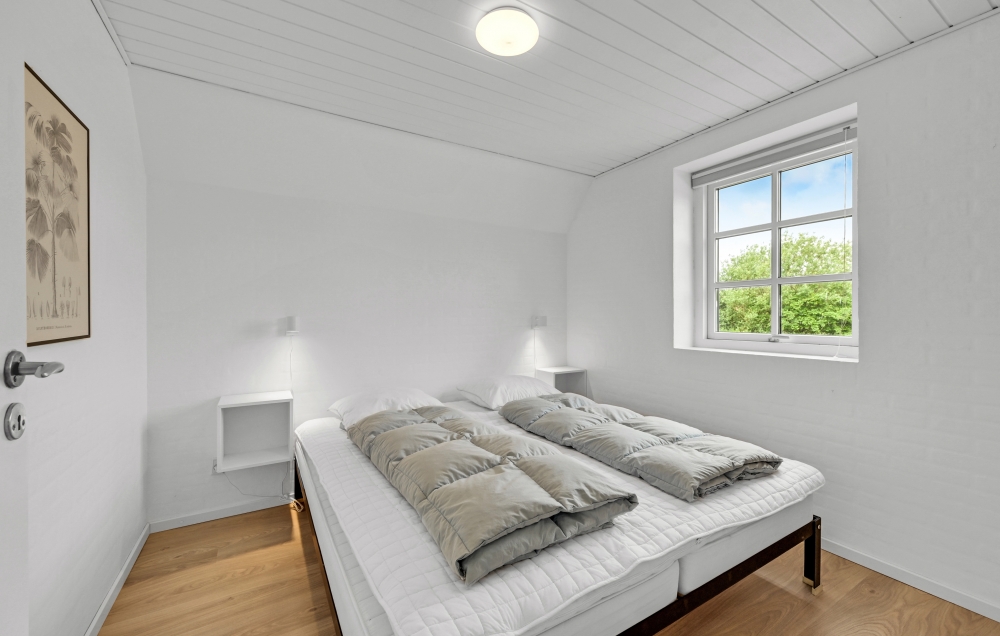 Ett av de 7 utmärkta sovrummen i lyxstuga nr 677 i Vestjylland.