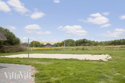 Förutom de många timmar som du kan tillbringa i stugans poolavdelning erbjuder lyxstuga 677 även många utomhusaktiviteter