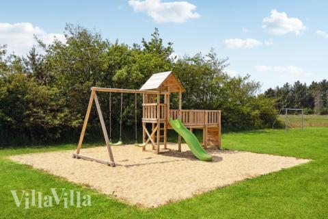 Förutom de många timmar som du kan tillbringa i stugans poolavdelning erbjuder lyxstuga 678 även många utomhusaktiviteter