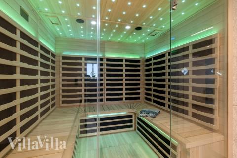 Njut av bastuvärmen i lyxstuga nr 679 för 22 personer