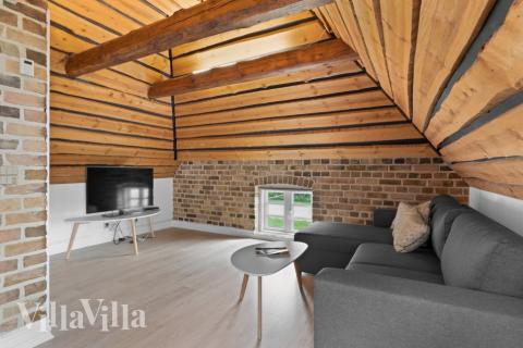 När ni besöker lyxhus nr 679 kan ni mysa tillsammans i sofforna.