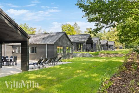 På terrassen i sommarhus nr 808 finns det plats för upp till 20 gäster.