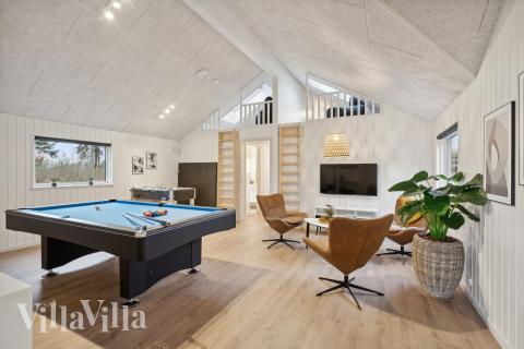 Förutom de många timmar som du kan tillbringa i stugans poolavdelning erbjuder lyxstuga 647 även biljard, bordtennis och dart