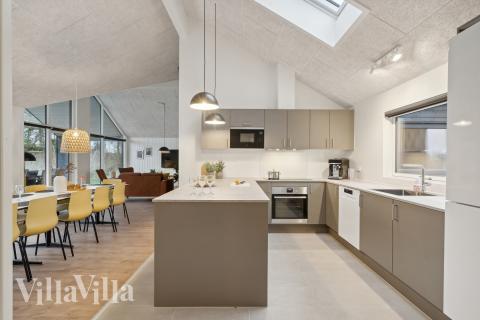 Köket i lyxstuga nr 647 är utrustat så att ni kan laga mat till 14 personer.