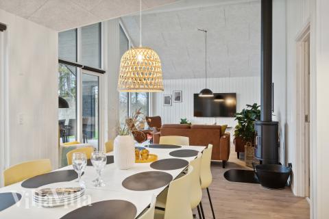 Ni kan sitta 14 personer tillsammans i vardagsrummet när ni besöker lyxhus nr 647 i Fyn och öar.