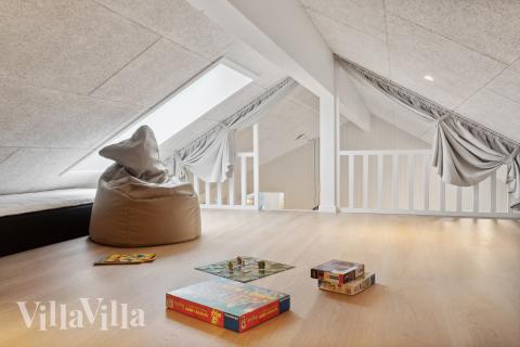 Några av de 16 sovplatserna finns på loftet i lyxstuga nr 630