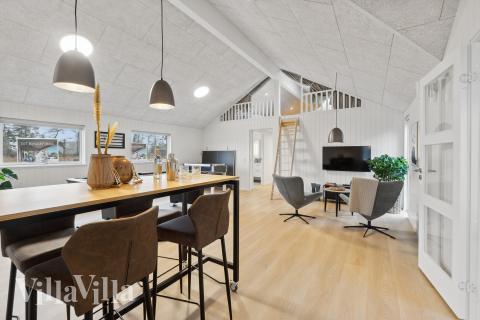 Lyxstuga 630 för 16 personer har ett stort aktivitetsrum med bl.a. biljard och dart