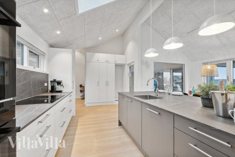 Köket i lyxstuga nr 630 är utrustat så att ni kan laga mat till 16 personer.