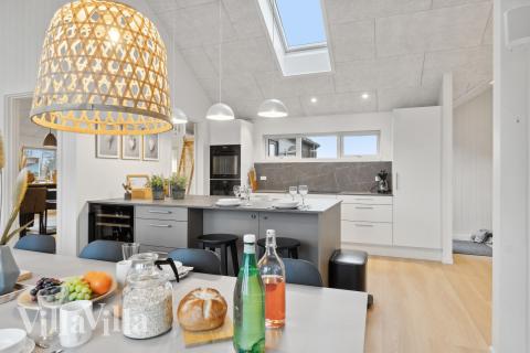 Ni kan sitta 16 personer tillsammans i vardagsrummet när ni besöker lyxhus nr 630 i Fyn och öar.