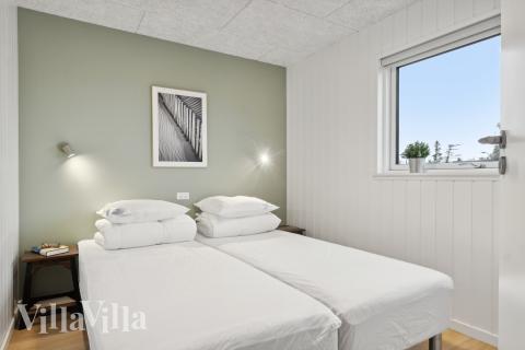 Ett av de 6 utmärkta sovrummen i lyxstuga nr 630 i Fyn och öar.