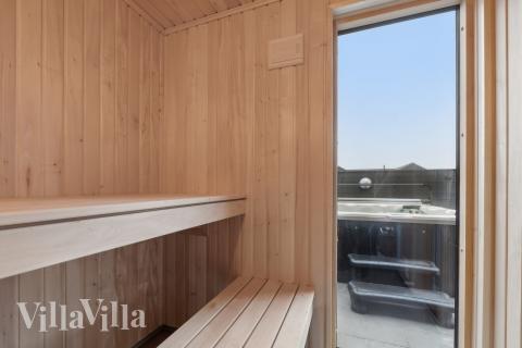 Njut av bastuvärmen i lyxstuga nr 630 för 16 personer