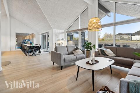 Soffhörnan i lyxstuga 662 i Sydjylland.