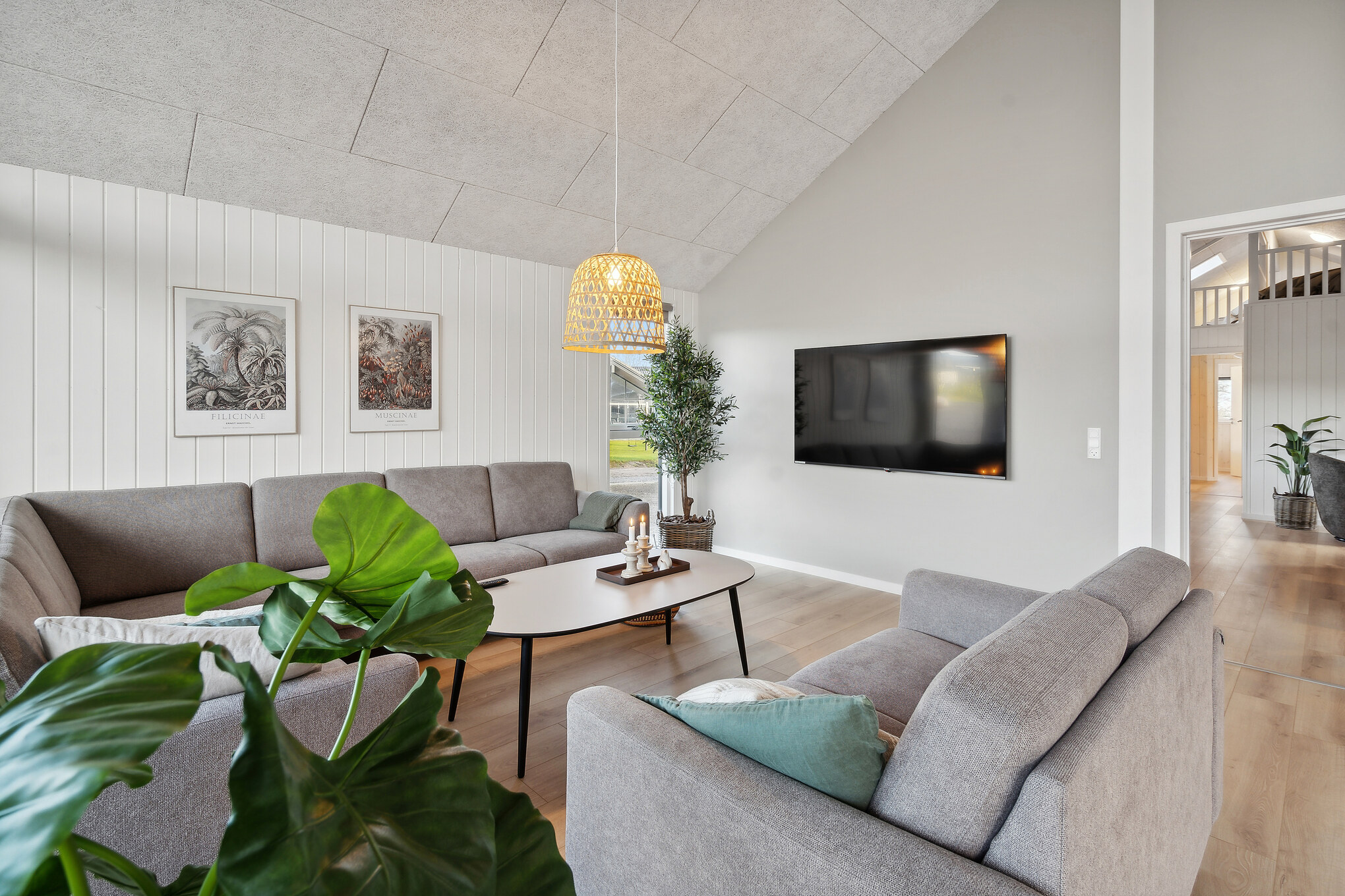 När ni besöker lyxhus nr 662 kan ni mysa tillsammans i sofforna.