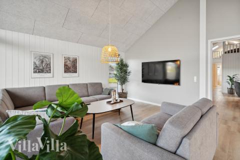 När ni besöker lyxhus nr 662 kan ni mysa tillsammans i sofforna.