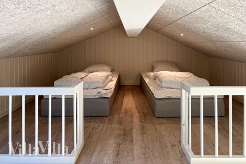 Några av de 18 sovplatserna finns på loftet i lyxstuga nr 682