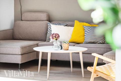 När ni besöker lyxhus nr 682 kan ni mysa tillsammans i sofforna.