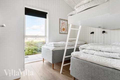 Ett av de 6 utmärkta sovrummen i lyxstuga nr 682 i Nordjylland.