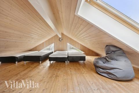 Några av de 20 sovplatserna finns på loftet i lyxstuga nr 220