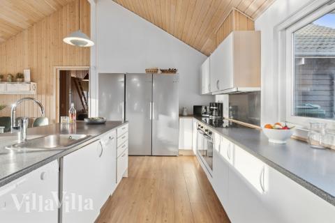 Köket i lyxstuga nr 220 är utrustat så att ni kan laga mat till 20 personer.