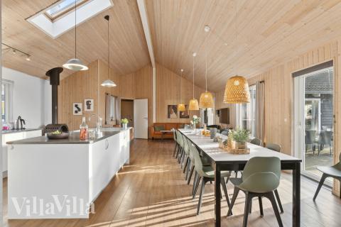 Köket i lyxstuga nr 220 är generöst inrett.