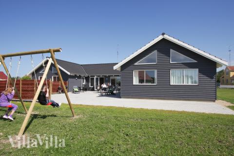 Den tjusiga sommarstugan nr 220 med gott om plats för upp till 20 personer