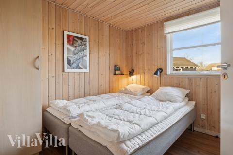 Ett av de 6 utmärkta sovrummen i lyxstuga nr 221 i Fyn och öar.