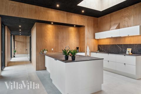 Köket i lyxstuga nr 684 är utrustat så att ni kan laga mat till 18 personer.