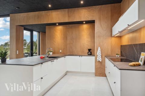 Välinrett kök i lyxstuga nr 684 i Limfjorden.