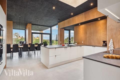 Köket i lyxstuga nr 684 är generöst inrett.