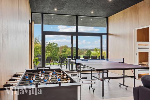 Aktivitetsrum i lyxstuga nr 684 med 7 sovrum och plats för 18 personer.