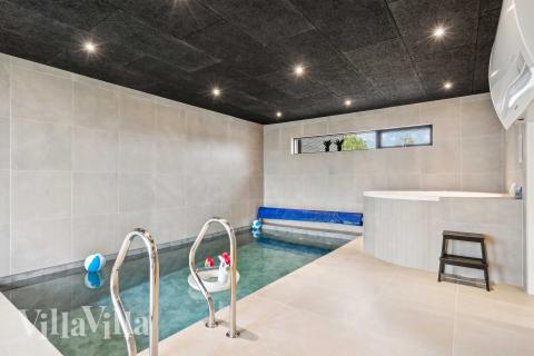 Ta ett dopp i poolen i lyxhus nr 684 i Limfjorden.